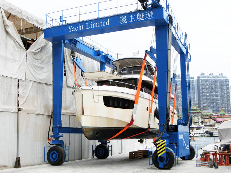 Rubber Tire Mobile 50 Ton Boat Hoist Lift Gantry Crane Straddle Carrier
